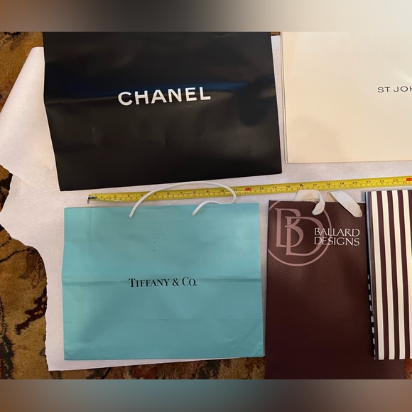 7 assorted designer gift bags larger size - Picture 2 of 5